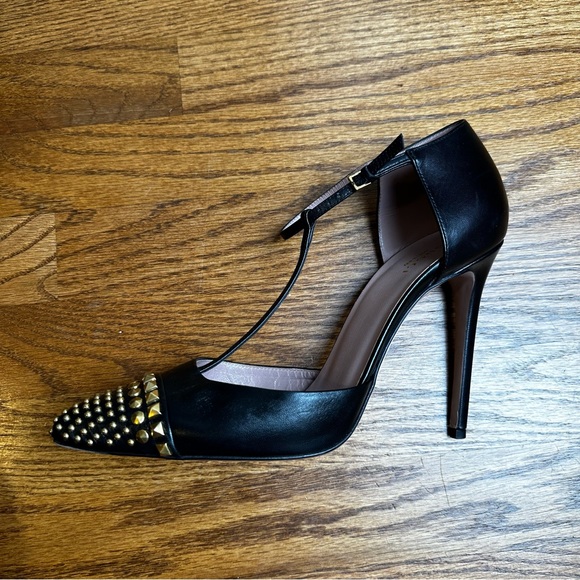 Gucci Black Leather T Strap w/Gold Tone Metal Toe Studds - Picture 7 of 7